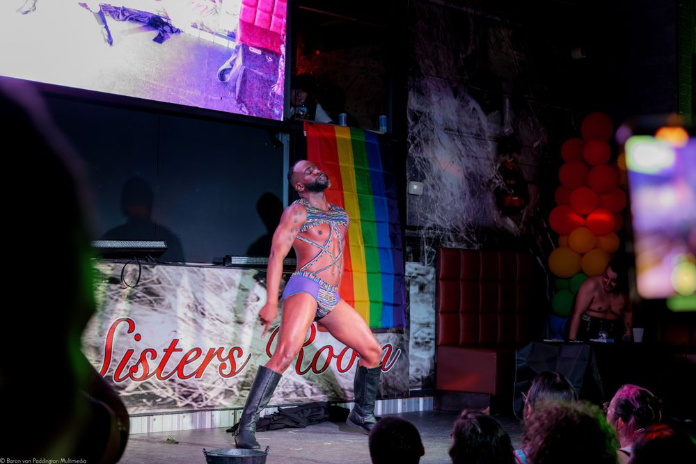 nightlife photo drag king show