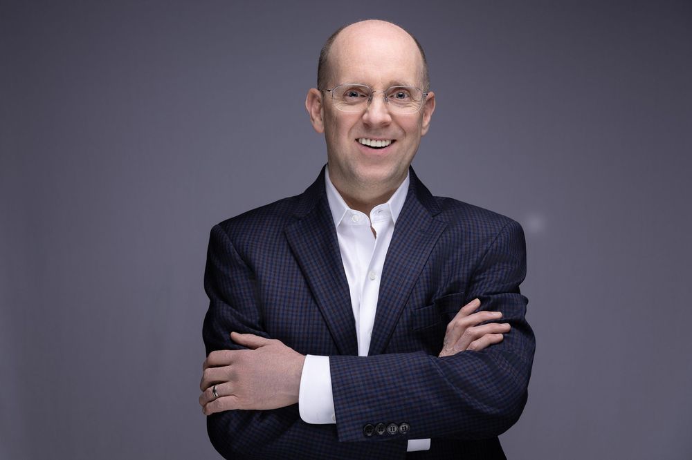 Corporate Headshot of a smiling executive with arms crossed | Northern NJ headshots