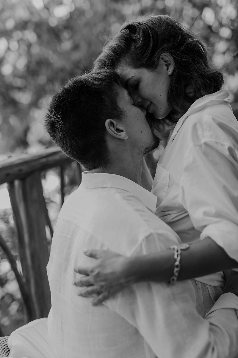 A black and white photo sequence shows a couple embracing and kissing in four progressive frames.