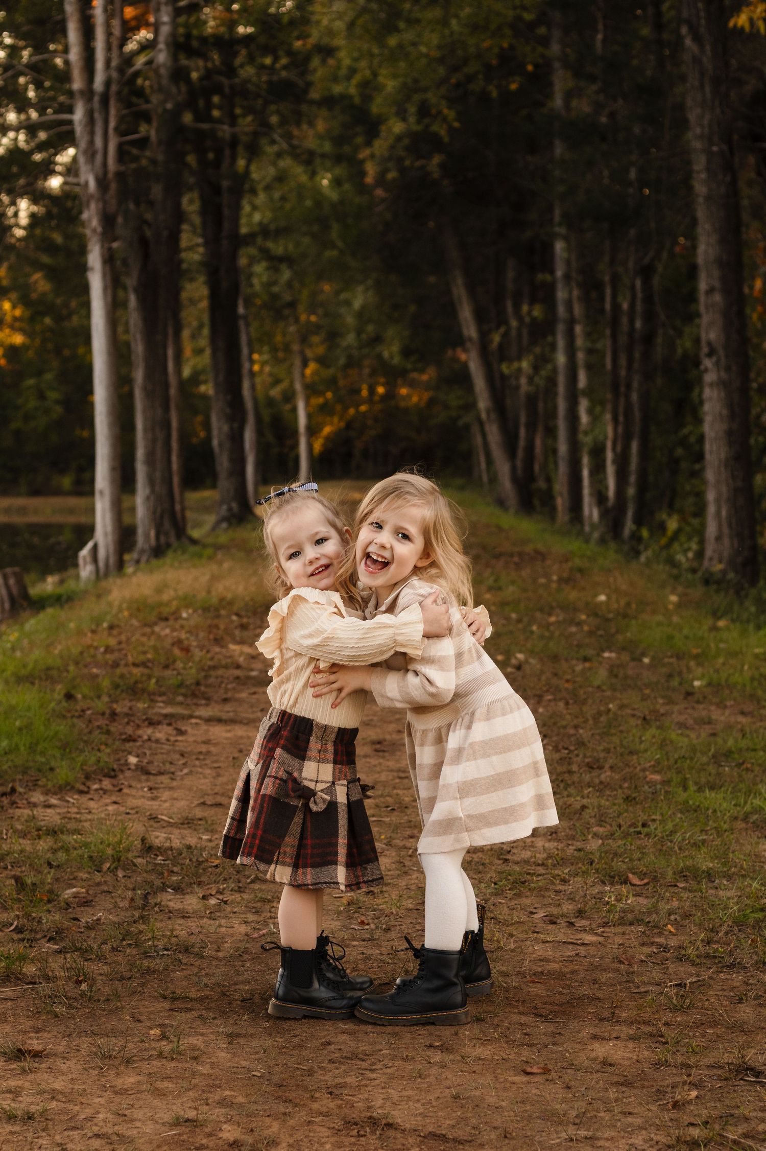 Charlottesville photographer, family, newborn, baby, maternity, sisters in stripes and plaid hugging and smiling