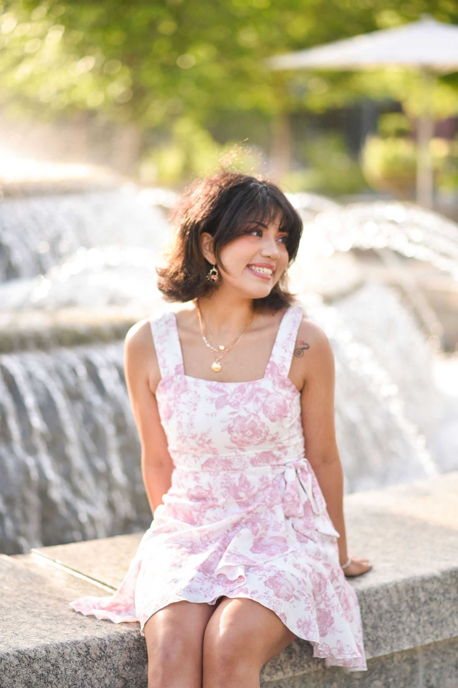 Senior session, outdoor, city, bright and airy, graduation
