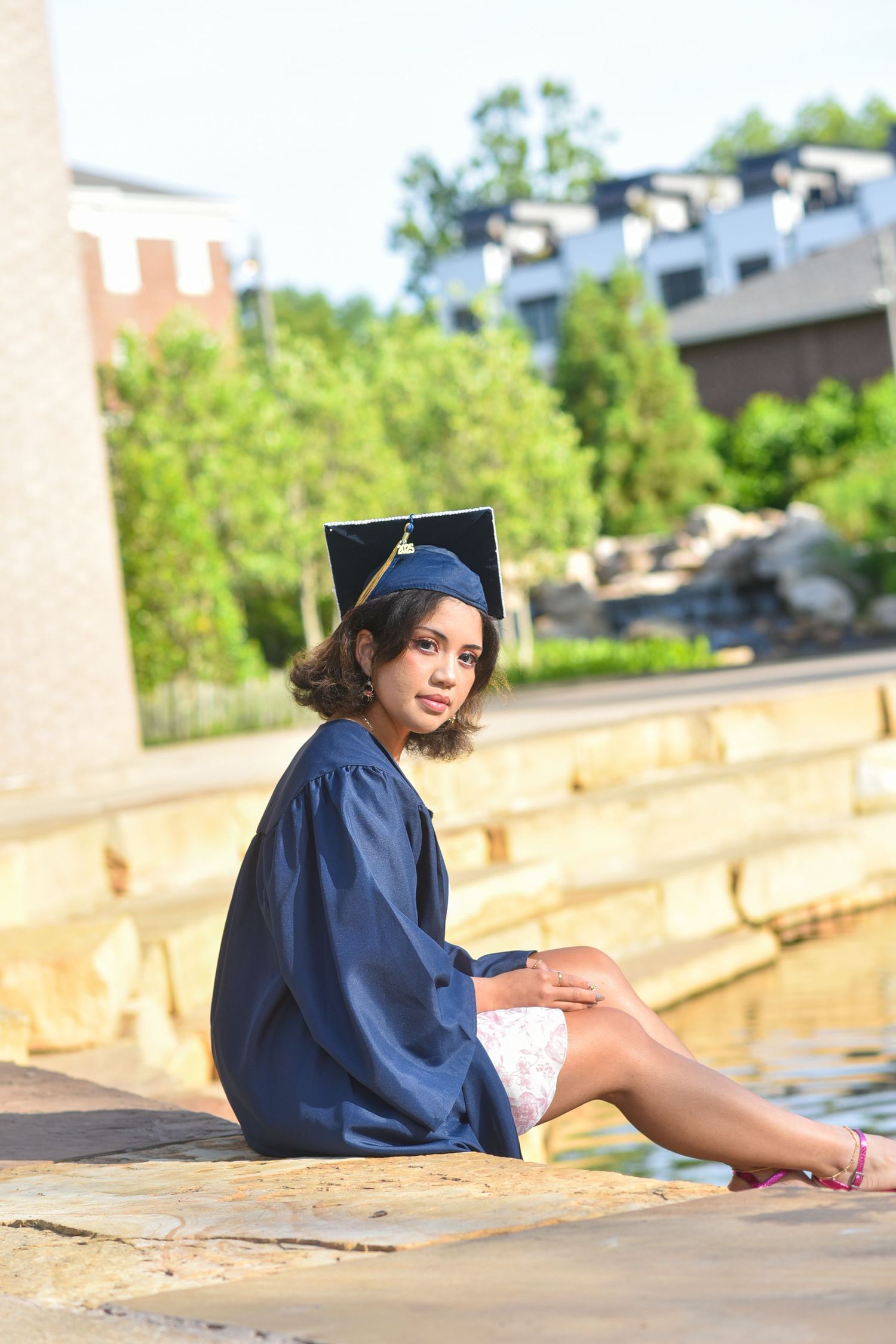 Senior session, outdoor, city, bright and airy, graduation