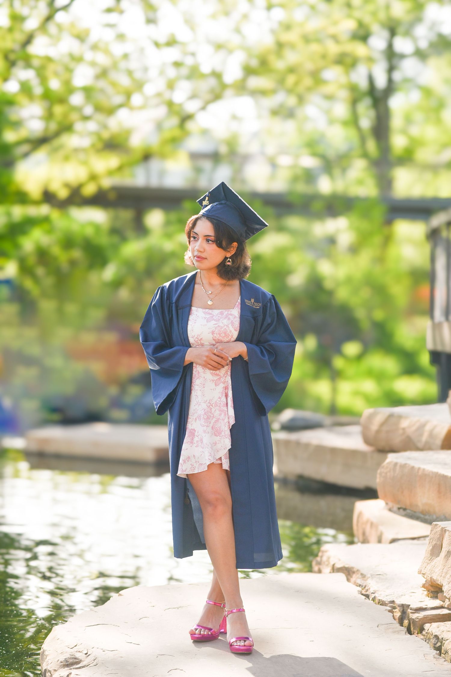 Senior session, outdoor, city, bright and airy, graduation