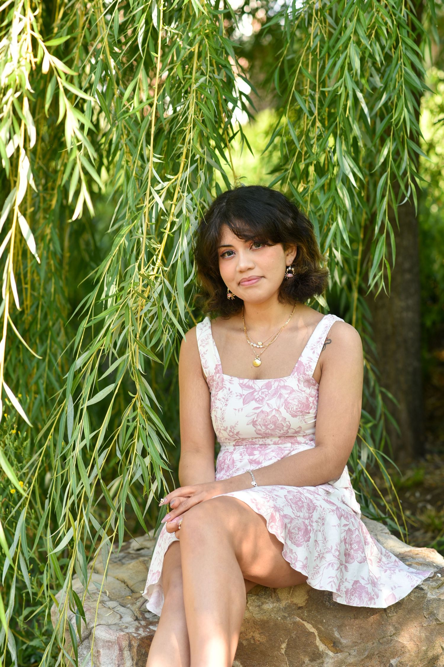 Senior session, outdoor, city, bright and airy, graduation