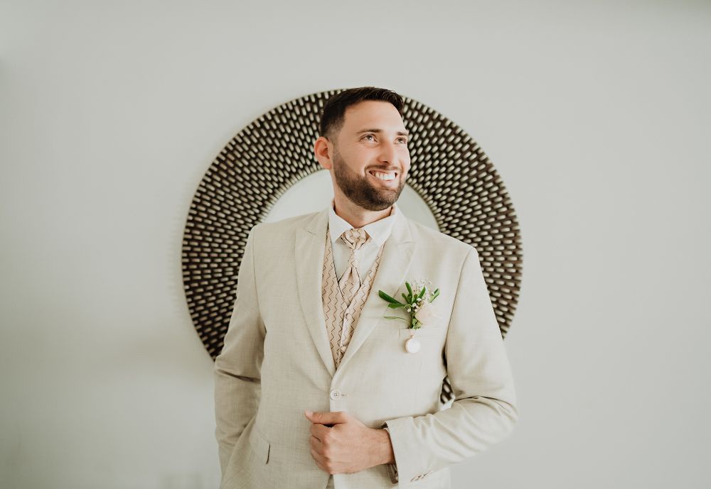 The groom fully dressed, ready for his Mazatlán wedding day