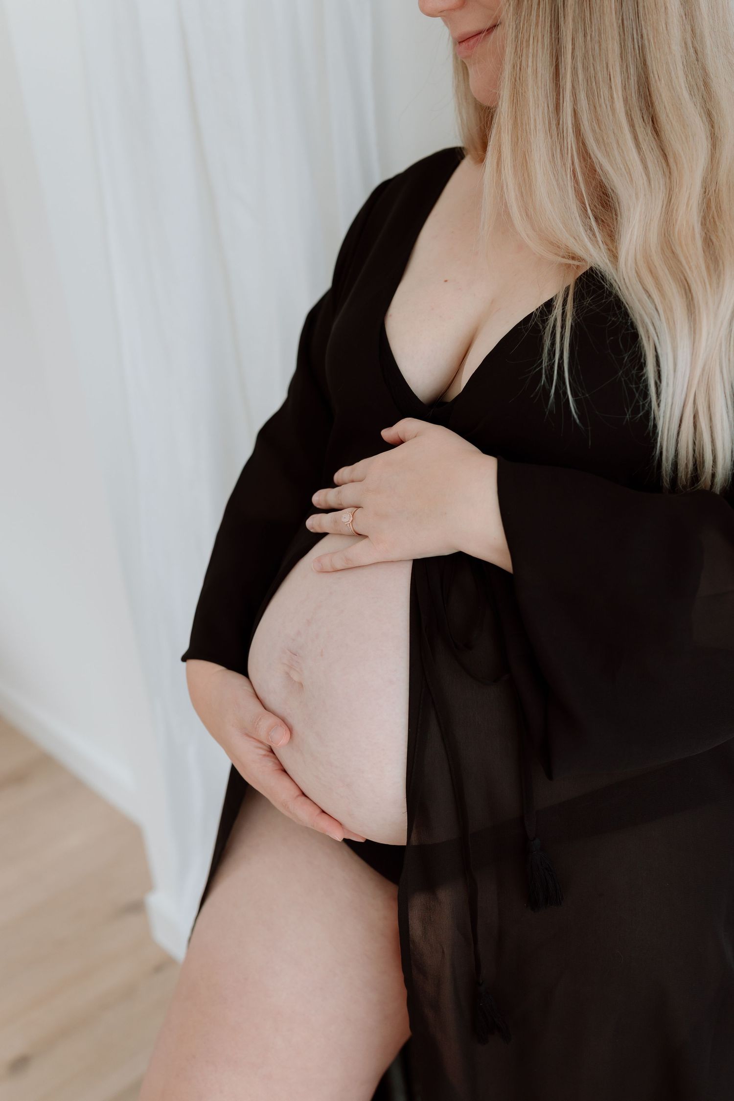 Calm maternity photography for families in Logan and Brisbane and Gold Coast