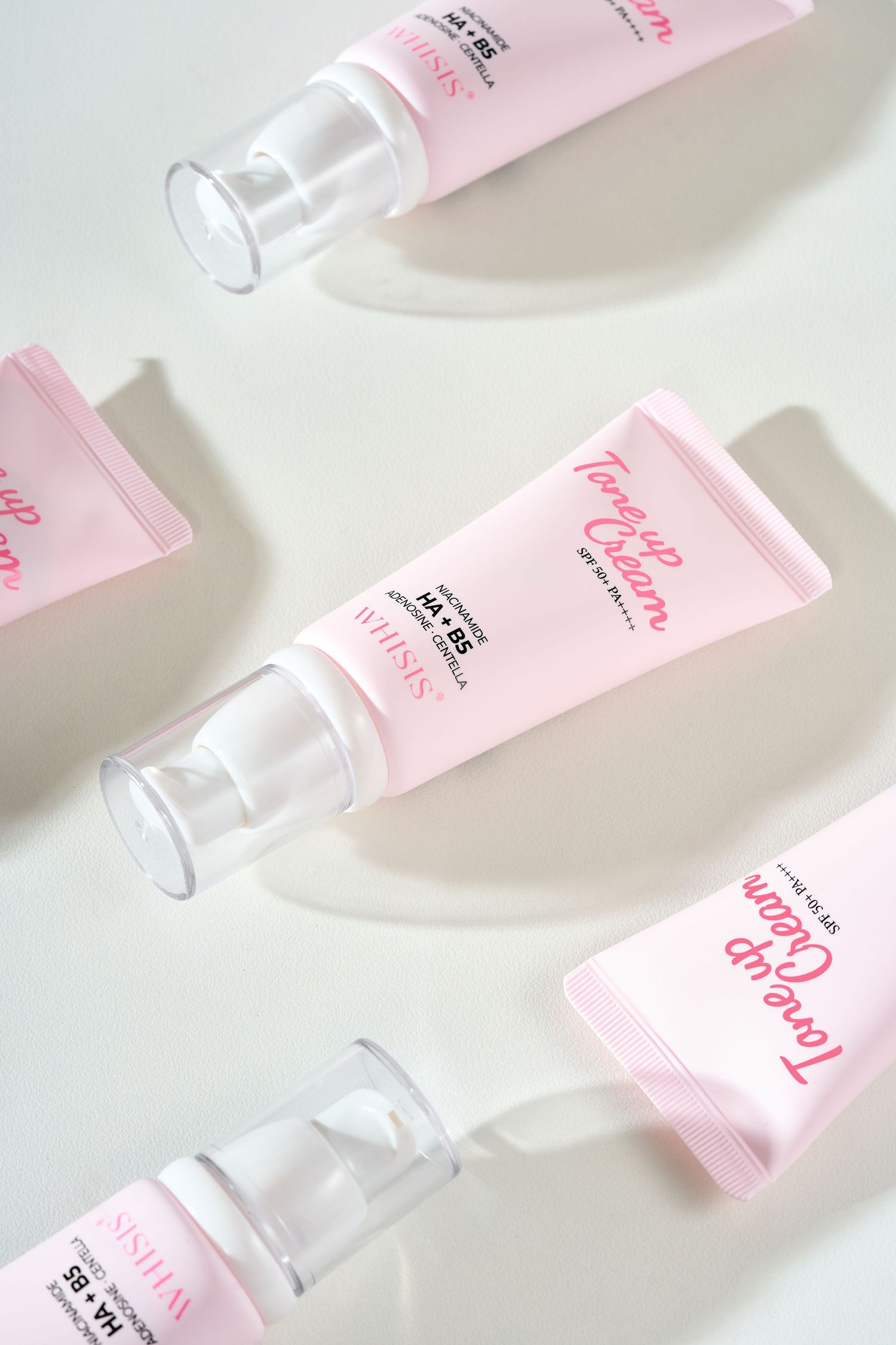 Ảnh chụp sản phẩm skincare cao cấp concept minimal hiện đại
