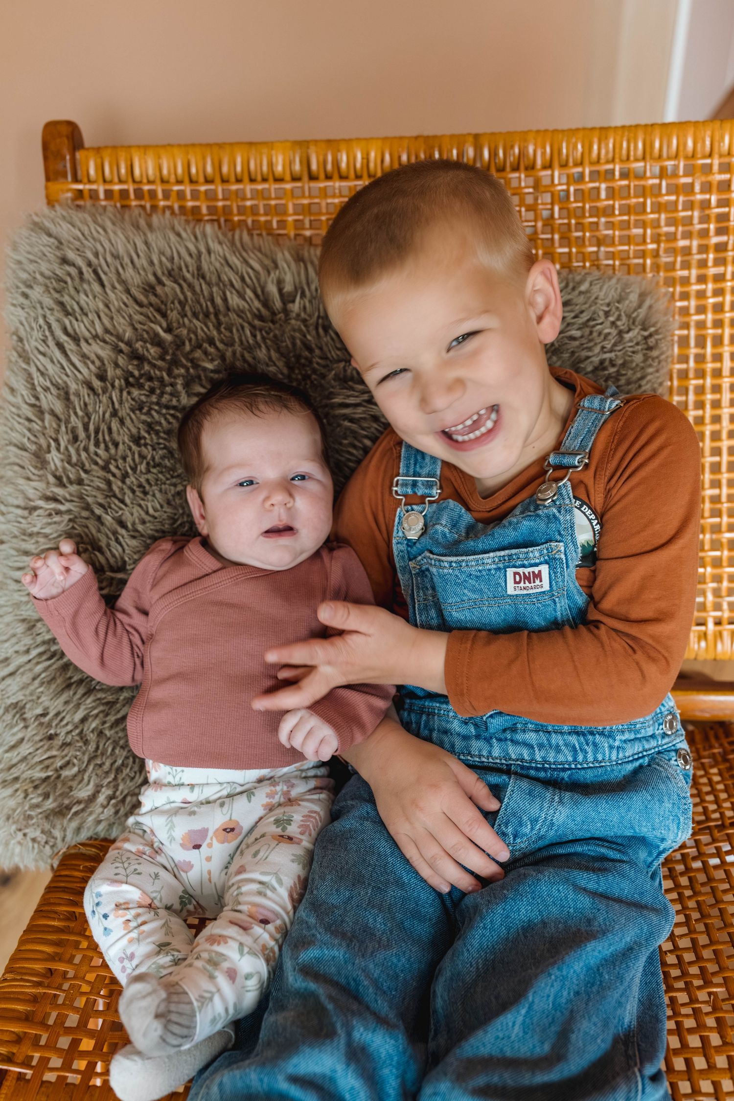 Newbornshoot Zwolle Stadshagen aan huis lifestyleshoot
