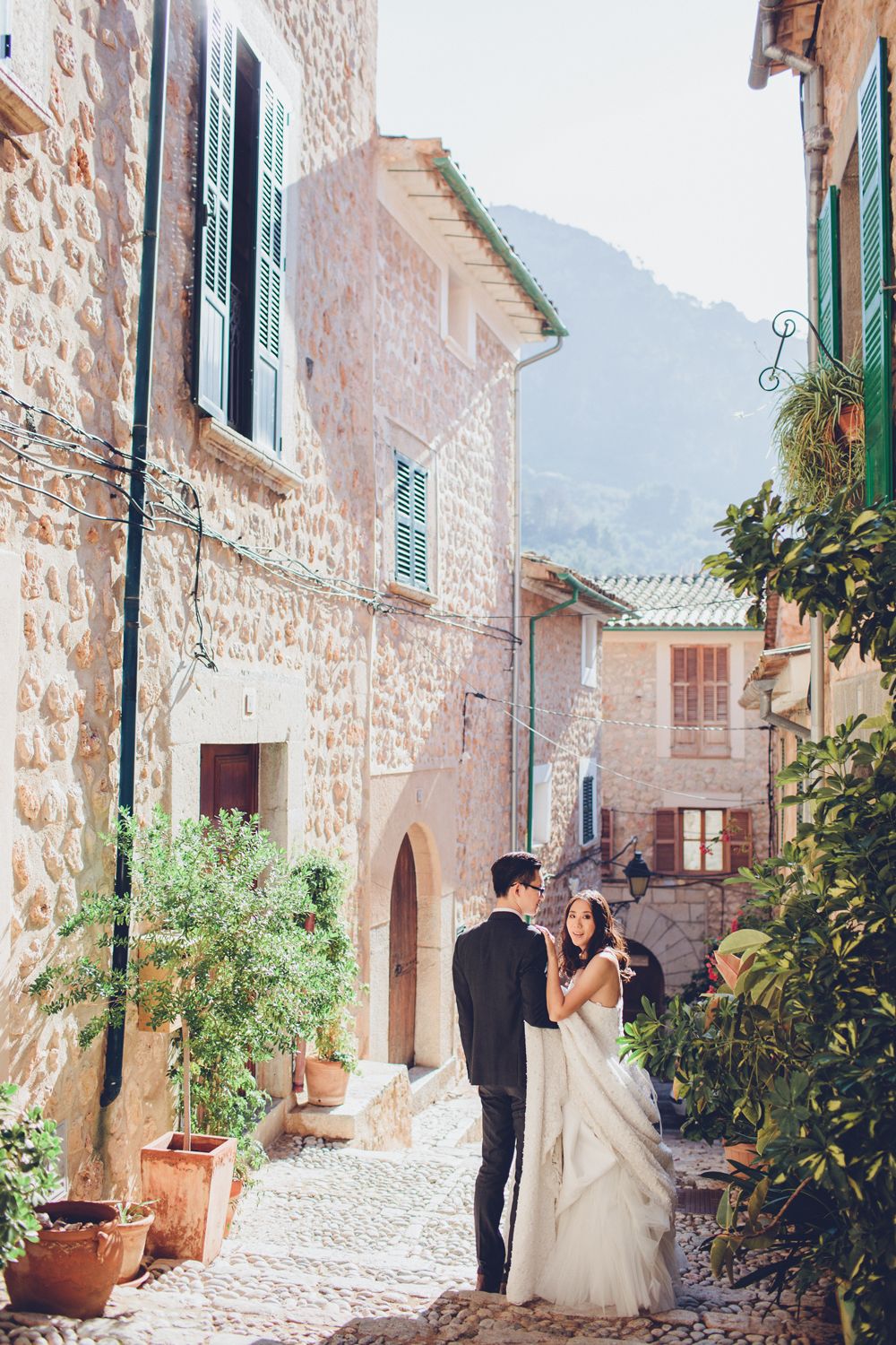 Outdoor wedding dinner setup at Son Marroig Mallorca overlooking the Tramuntana mountains