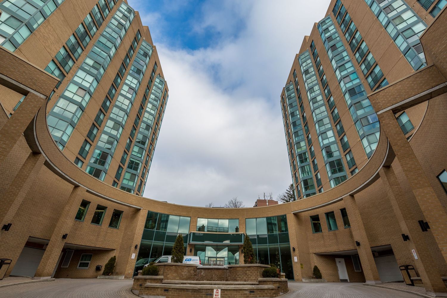 A photo of a condo home in Barrie Ontario for a real estate listing in Simcoe County photographed by Sarah Tennant