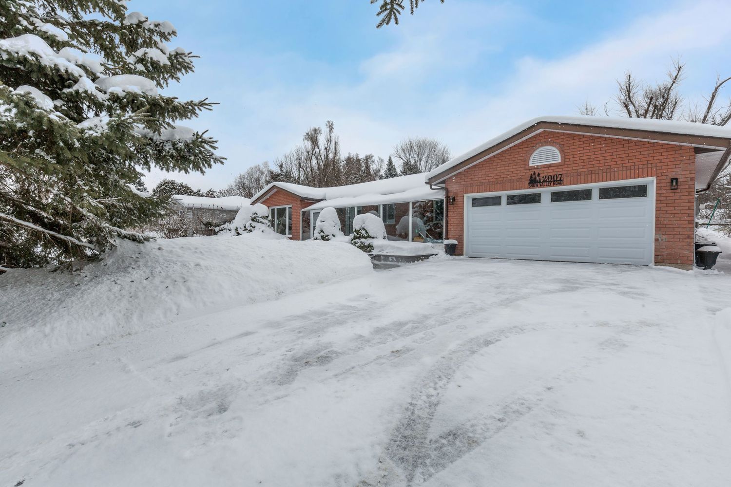 A photo of a detached home in Snow Valley Ontario for a real estate listing in Simcoe County photographed by Sarah Tennant