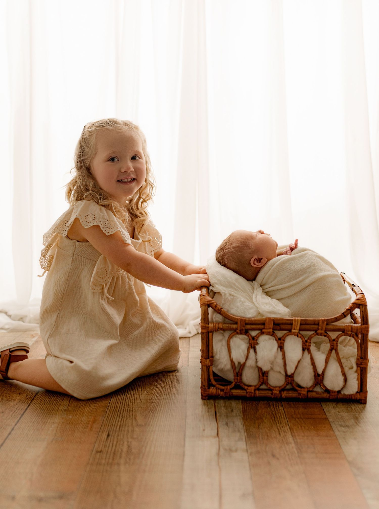 Bailey's Photography | Scioto County Ohio | Baby Photographer | Big Sister and Newborn Photos | Chillicothe Newborn Photography