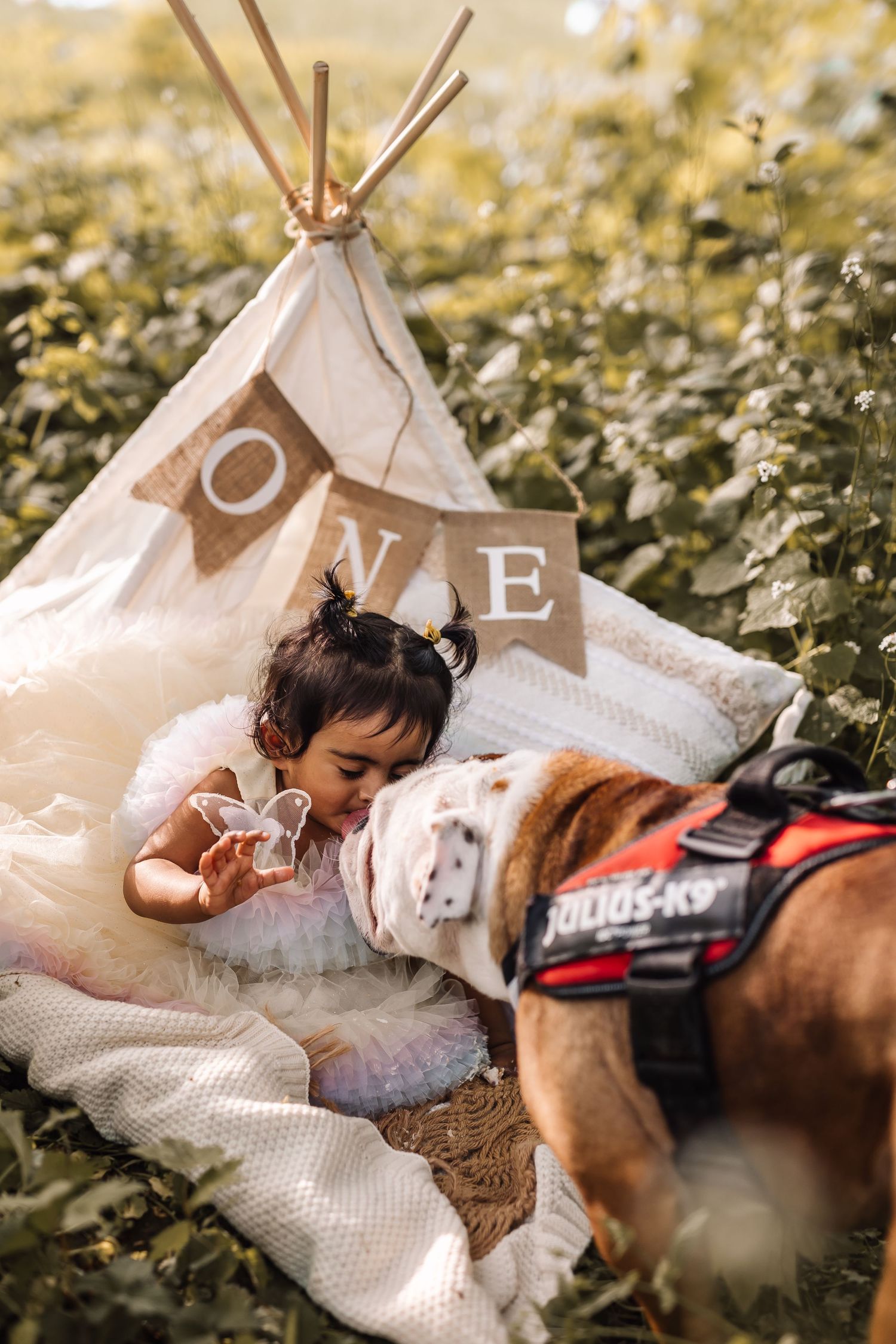 First birthday cake smash session outdoor in Drie Fonteinen Vilvoorde near Brussels