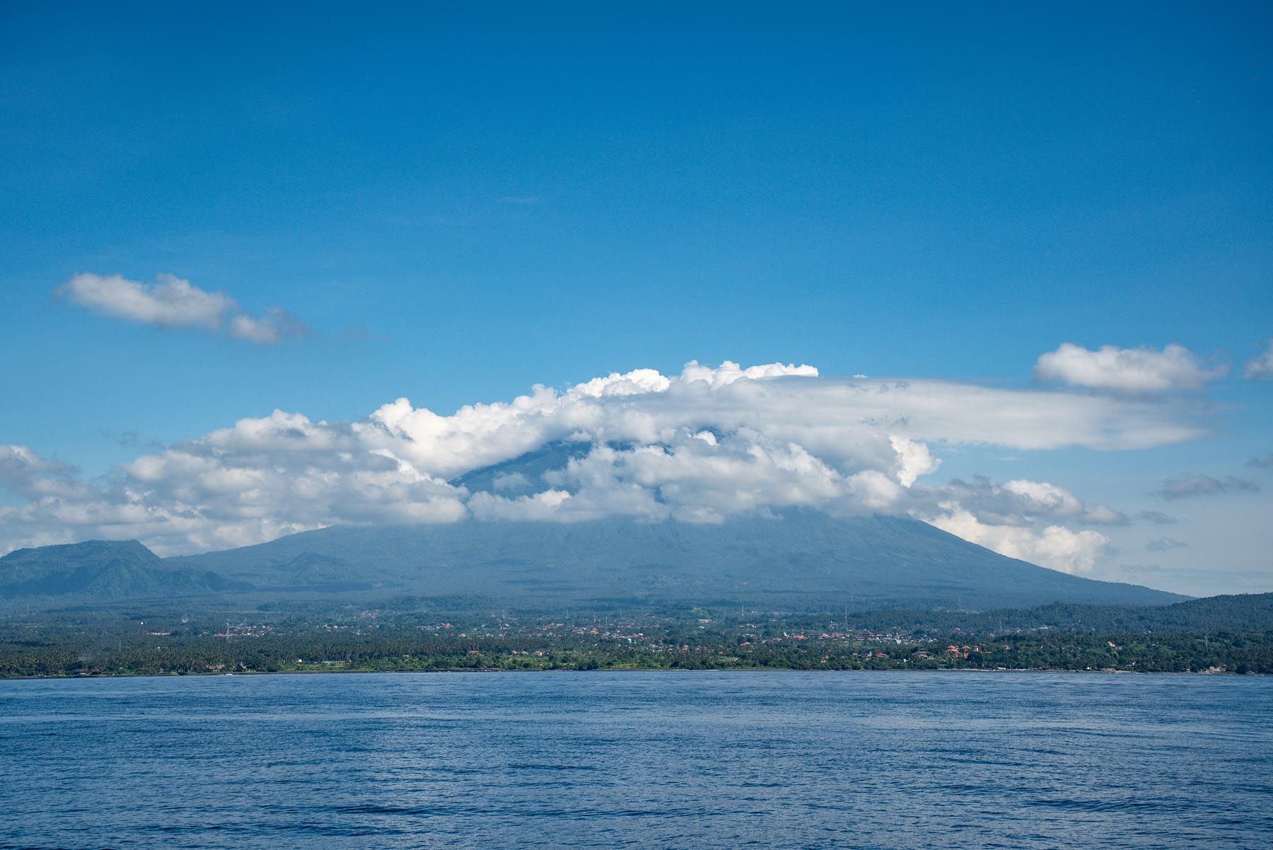Vista dalla barca veloce tra Bali e le Isole Gili