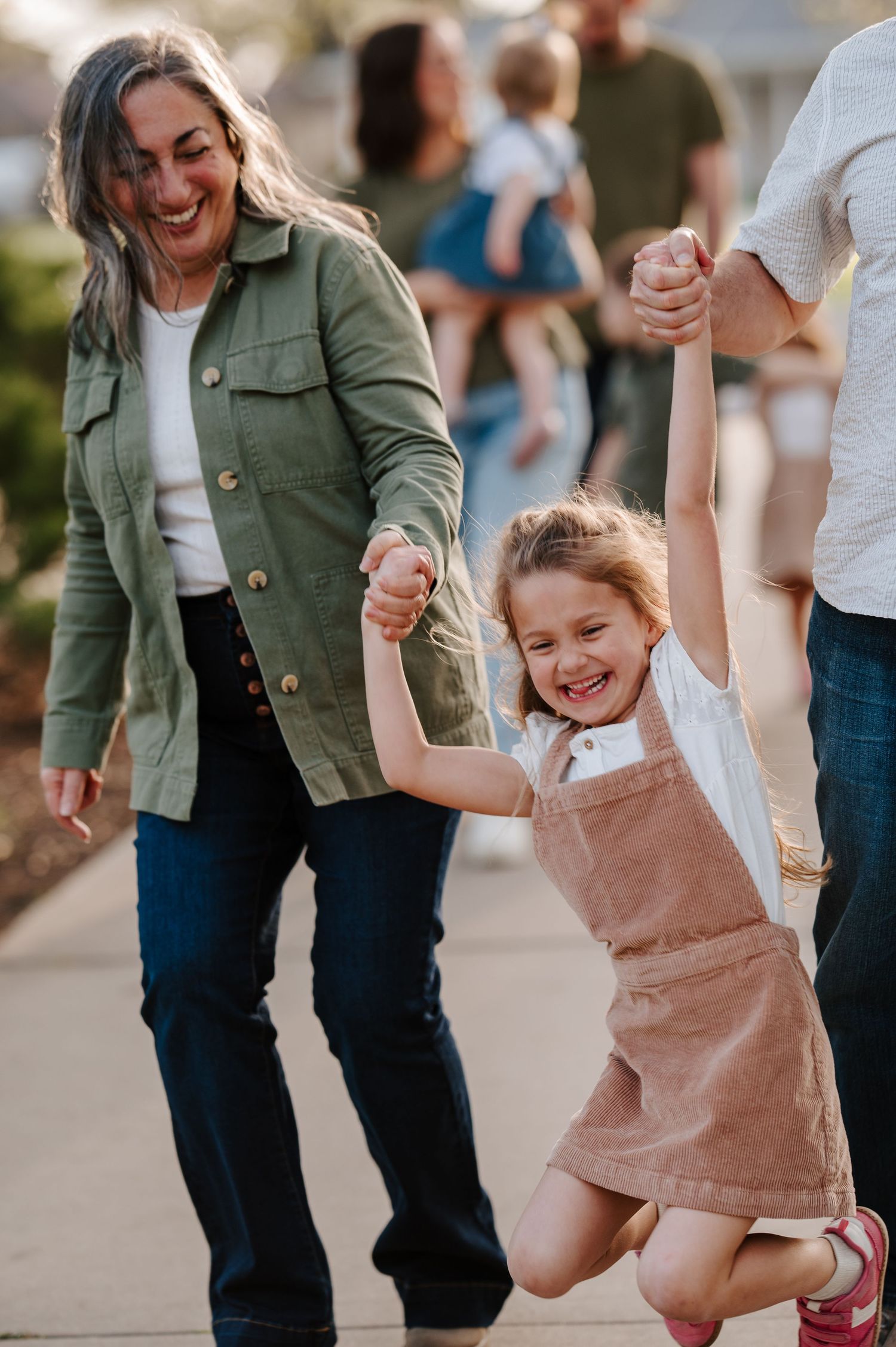 Extended family pictures in Wichita, KS by family photographer Jessica Nadine Photography - Eastborough Park