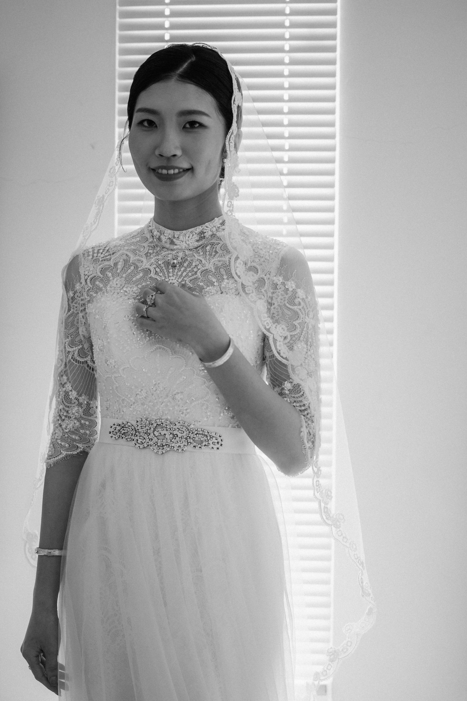 婚禮攝影價格為什麼差這麼多?本篇渴望影像帶你解析婚攝價差原因,從公司團隊與經營體系、人力配置、設備條件到攝影師經驗、現場判斷與影像風格,完整說明影響婚禮攝影價格的關鍵因素。透過實際觀點,幫助新人理解不同婚攝方案的差異,找到適合自己的婚禮攝影選擇,留下兼具質感與情感的影像紀錄。