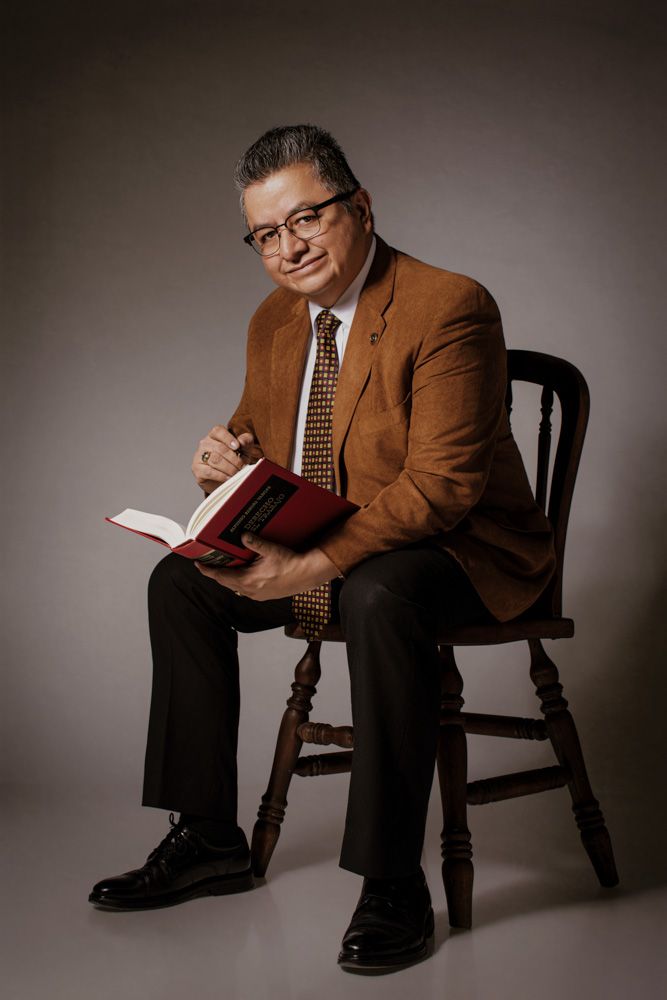Fotografía de retrato corporativo institucional para autores, académicos y directivos. Sesión premium en el sur de la CDMX.