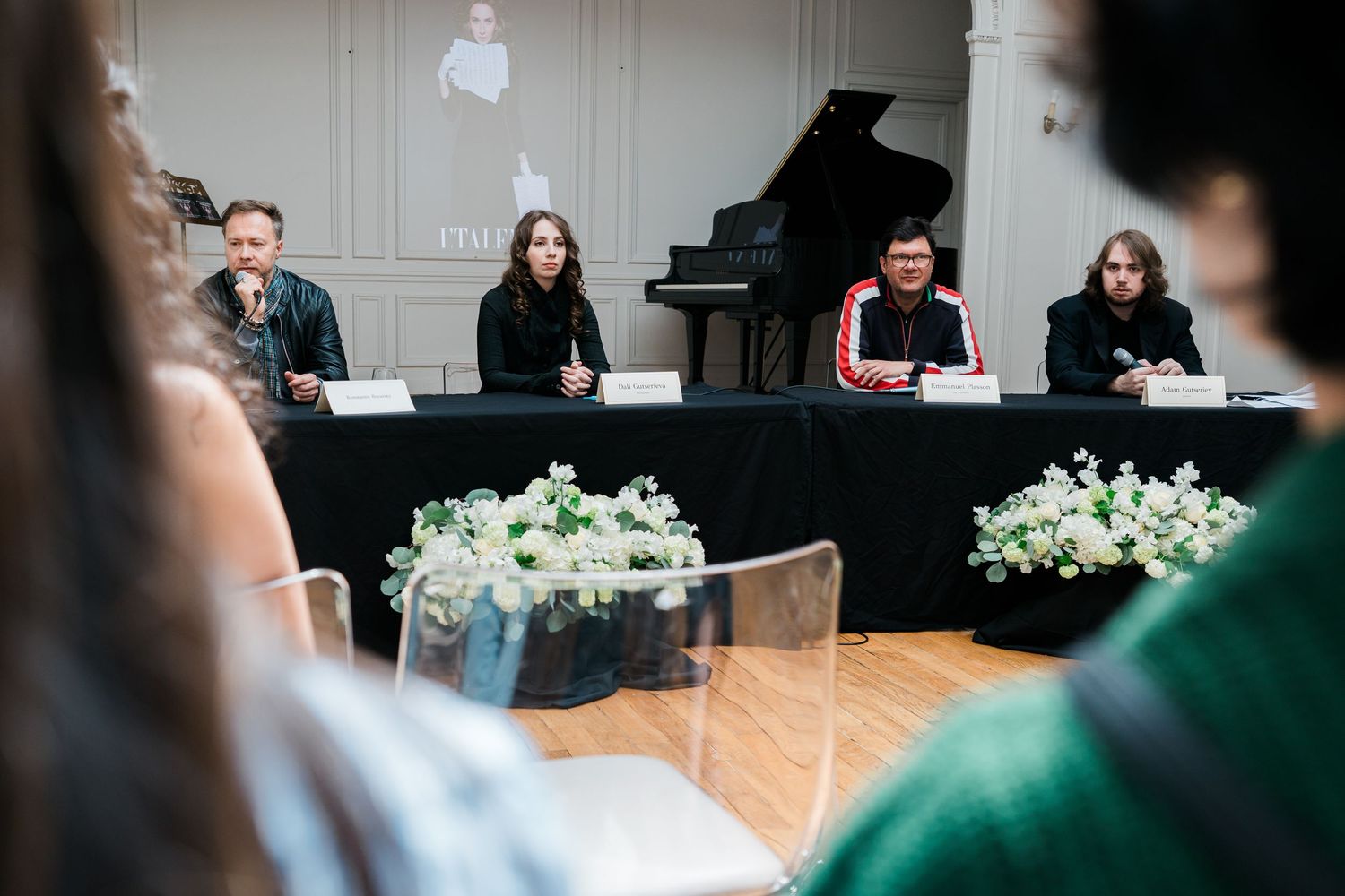 Portrait de musiciens lors d’une conférence de presse à la Salle Gaveau