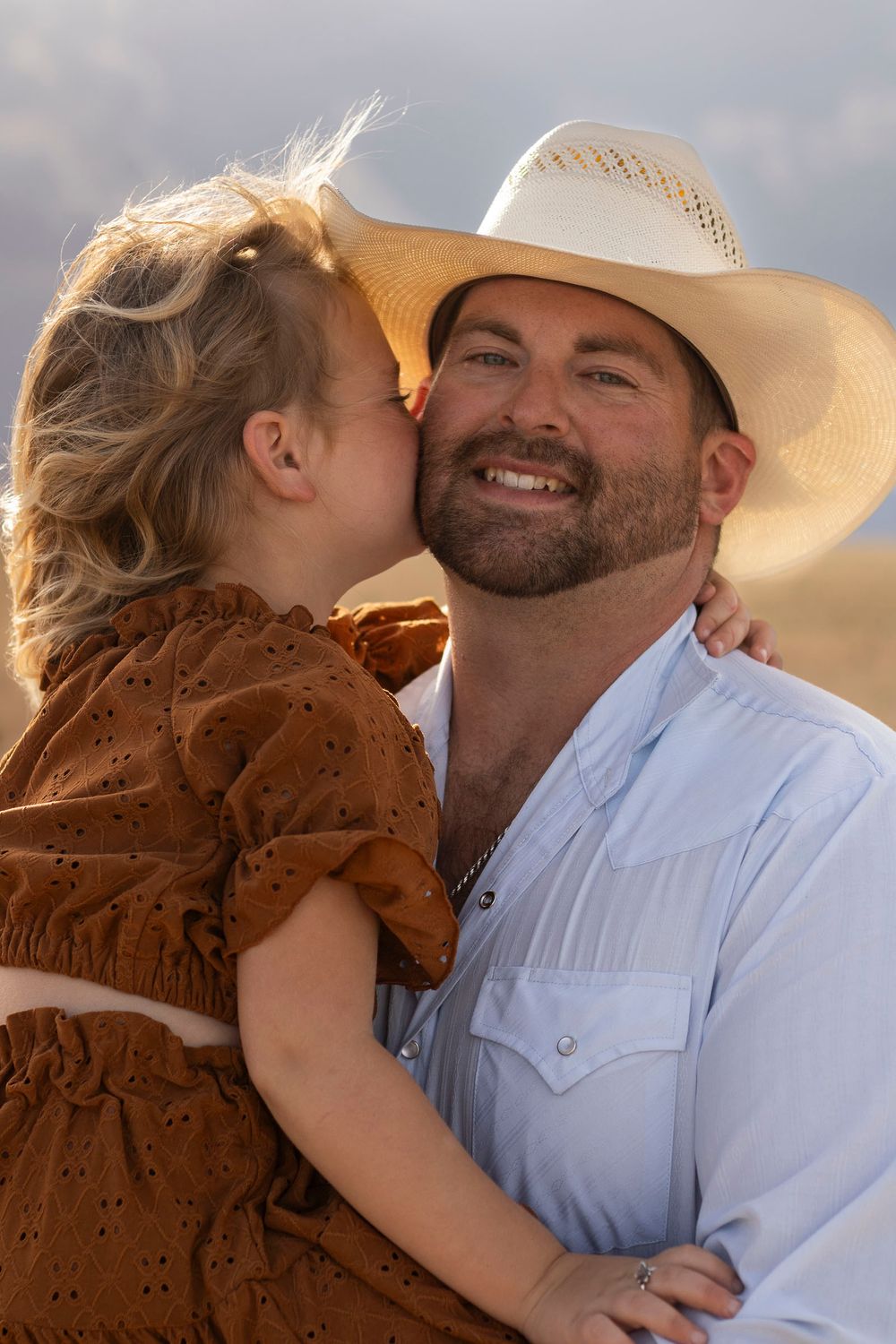 A father and daughter during a family photo session at an open field in Amarillo, Texas