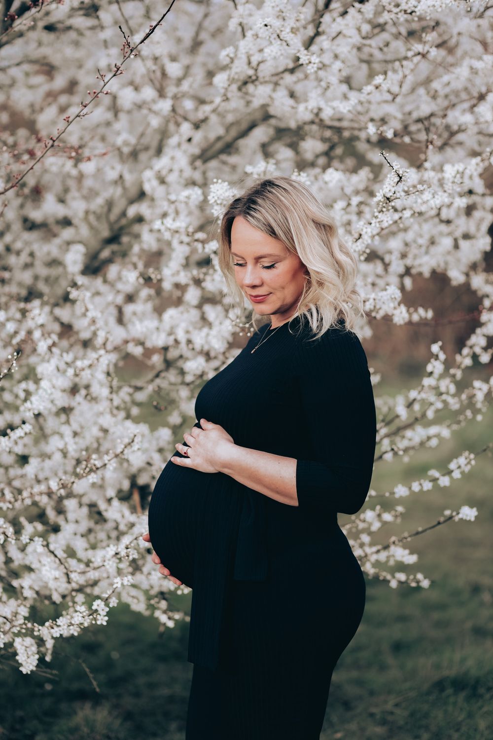 a women holds her baby bump for a maternity photoshoot