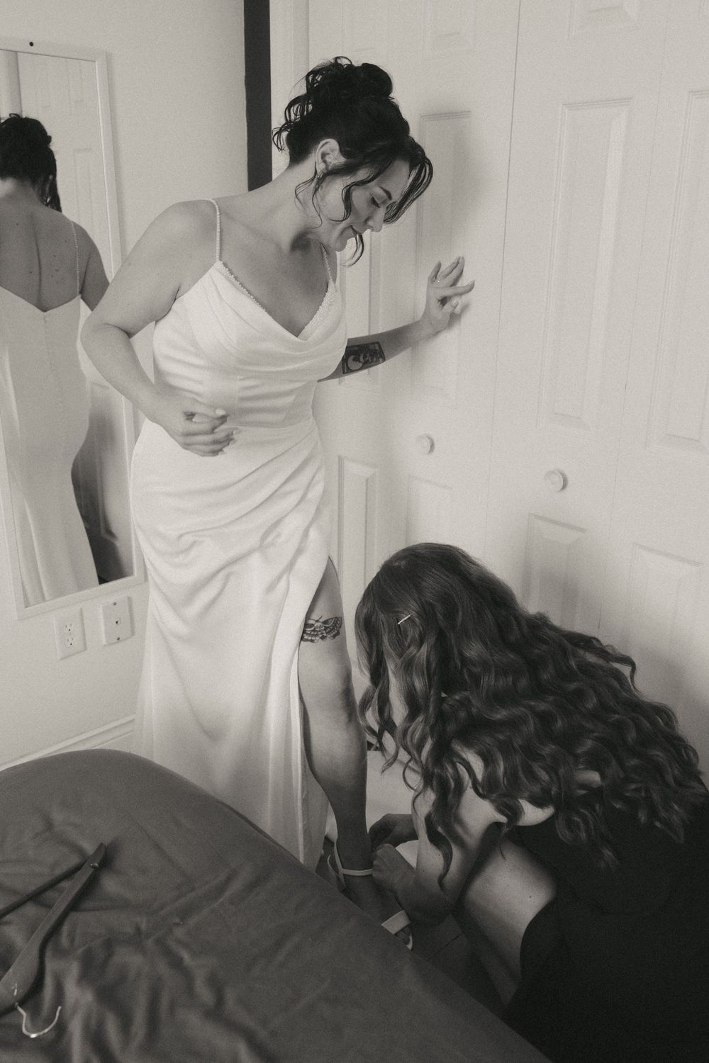 Bride getting ready at a Trinity Airbnb by Newfoundland documentary style wedding photographer Kaitlyn Yvette