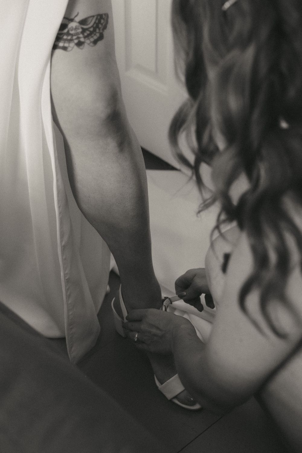 Bride getting ready at a Trinity Airbnb by Newfoundland documentary style wedding photographer Kaitlyn Yvette
