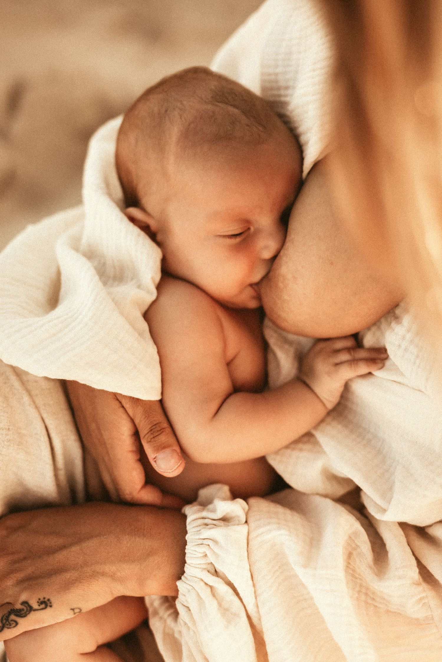 Javea Photographer specializing in emotional family and motherhood photography on the Costa Blanca. Sunset sessions, storytelling