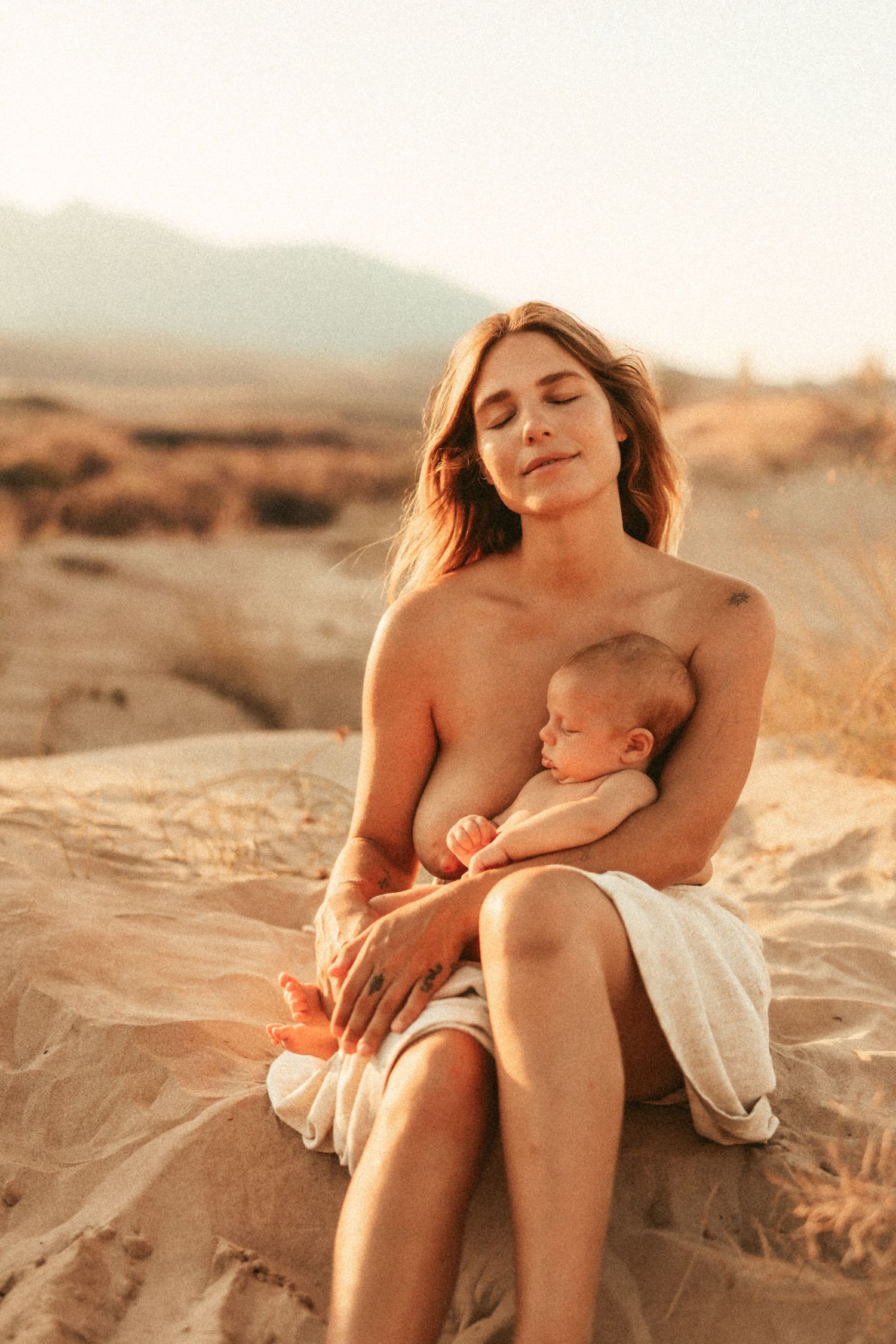 Javea Photographer specializing in emotional family and motherhood photography on the Costa Blanca. Sunset sessions, storytelling