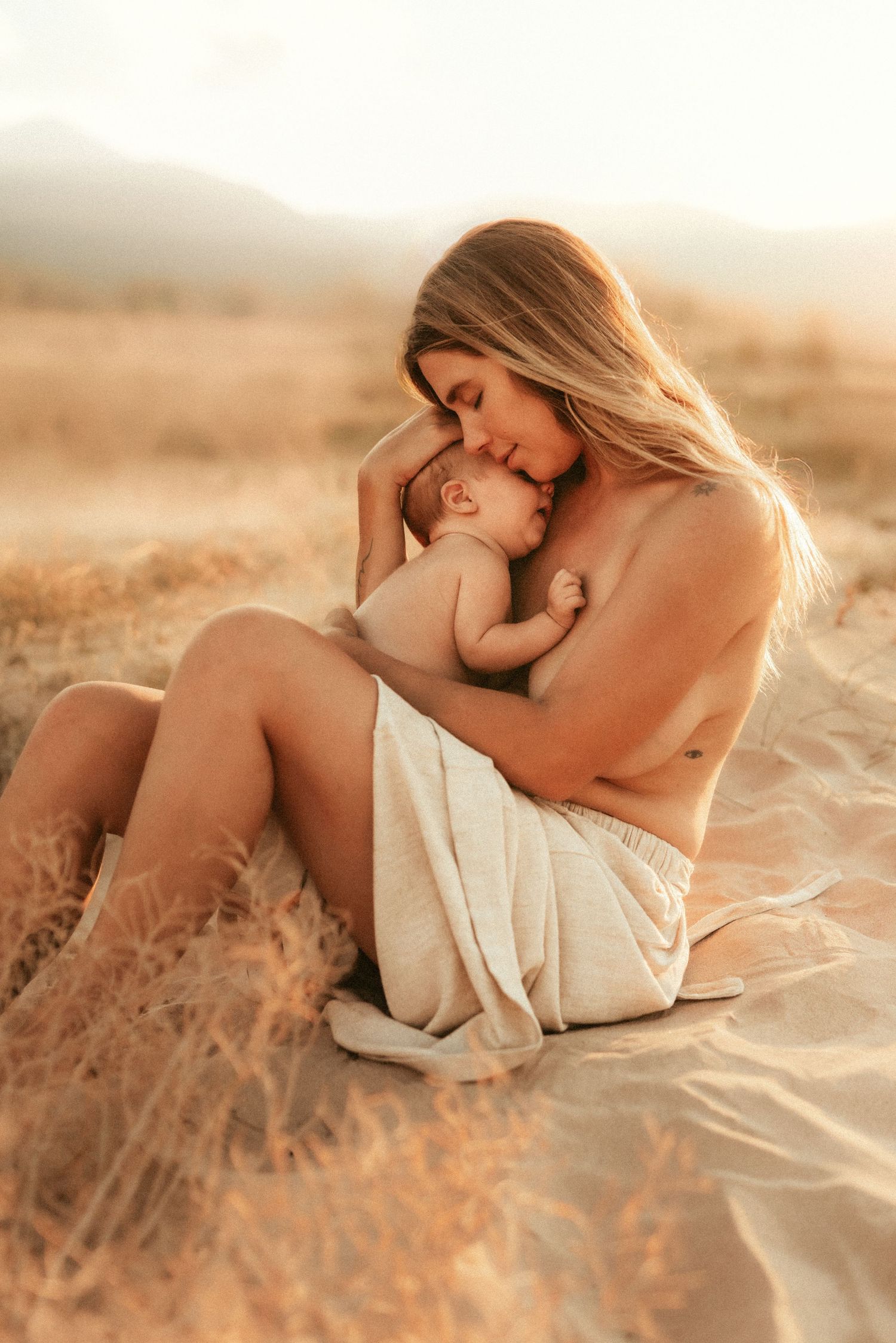 Javea Photographer specializing in emotional family and motherhood photography on the Costa Blanca. Sunset sessions, storytelling