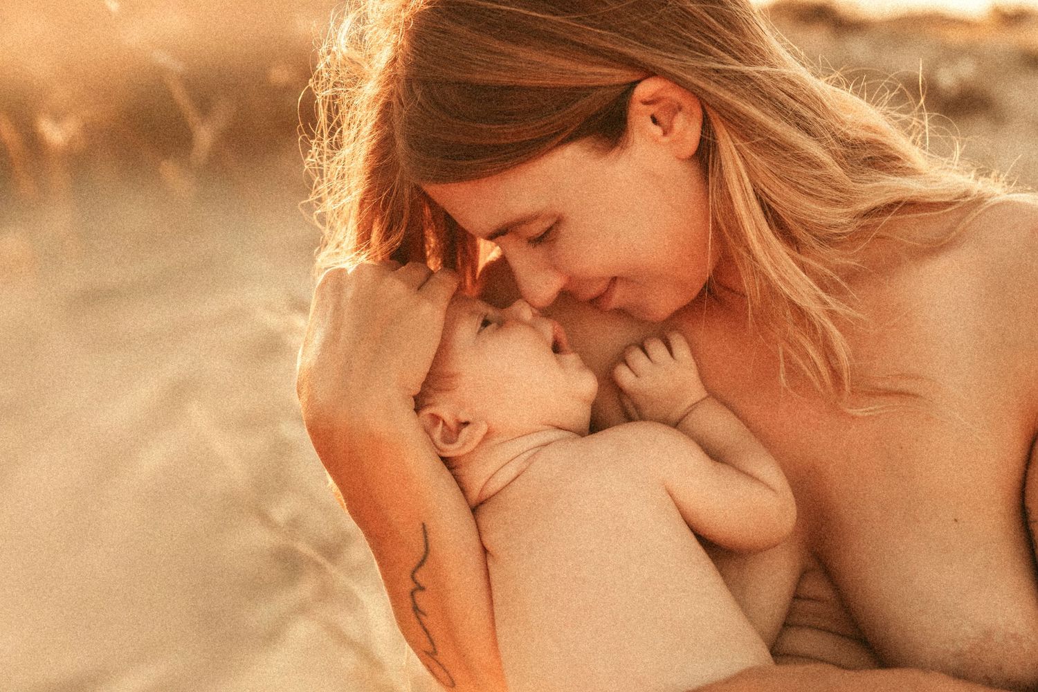 Javea Photographer specializing in emotional family and motherhood photography on the Costa Blanca. Sunset sessions, storytelling