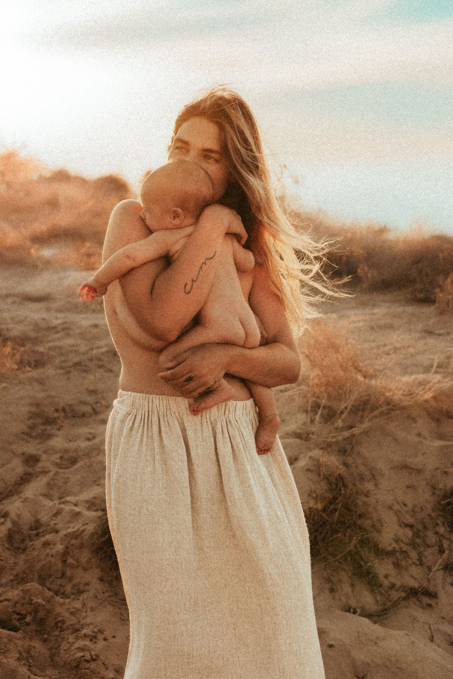 Javea Photographer specializing in emotional family and motherhood photography on the Costa Blanca. Sunset sessions, storytelling