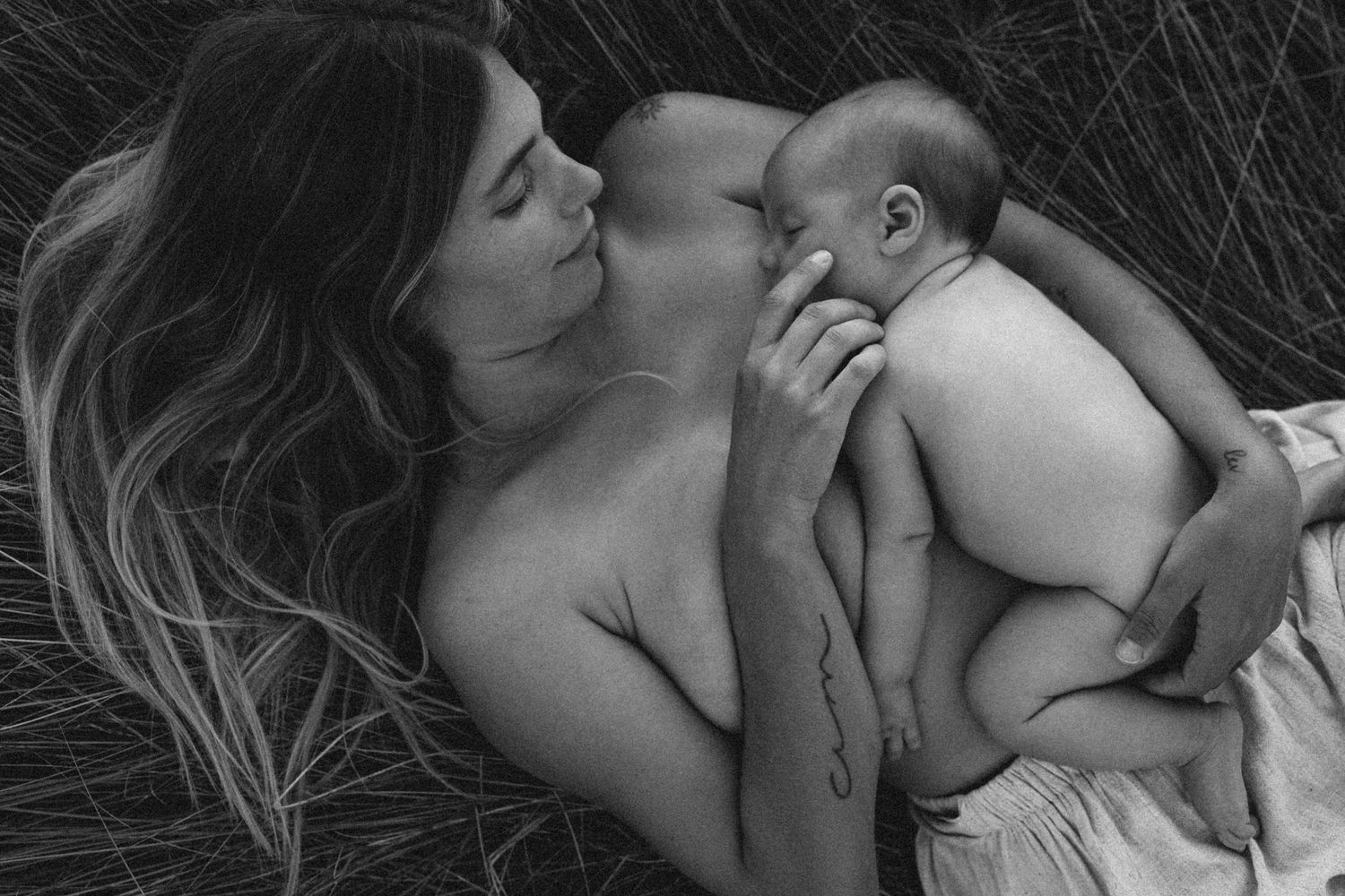 Javea Photographer specializing in emotional family and motherhood photography on the Costa Blanca. Sunset sessions, storytelling