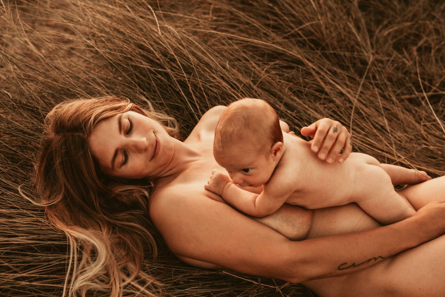 Javea Photographer specializing in emotional family and motherhood photography on the Costa Blanca. Sunset sessions, storytelling