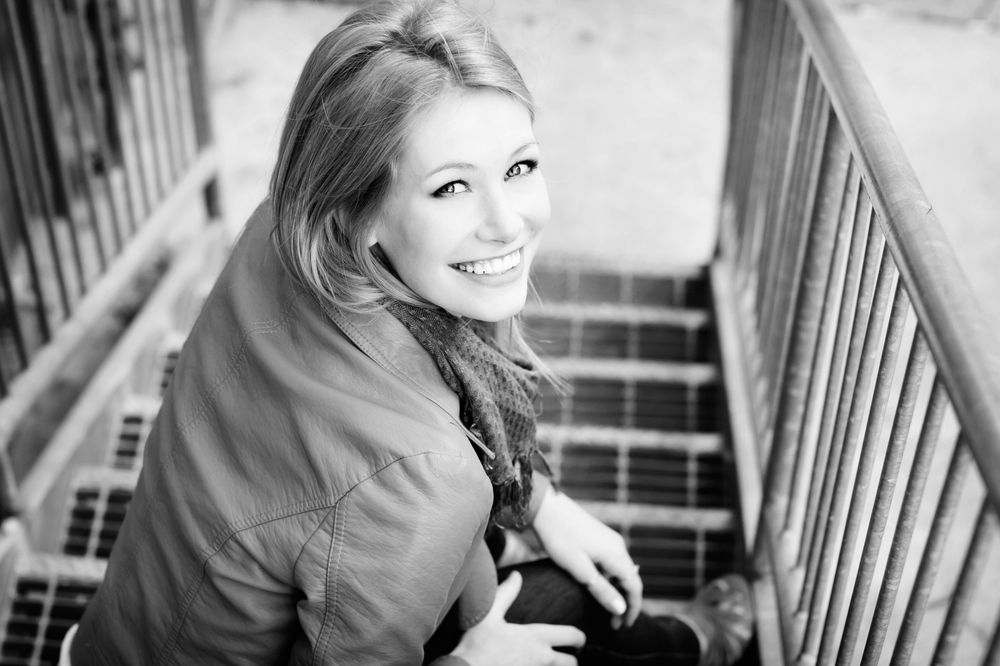 High school senior photo of girl downtown; city portrait session in downtown Brighton, Michigan by Brighton, MI photographer