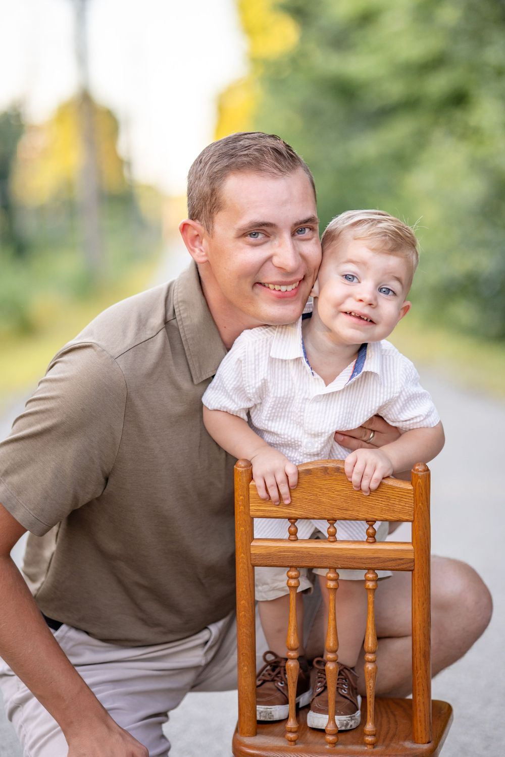 Springfield, IL Photographer captures dad and son smiling together during a session in Central, IL