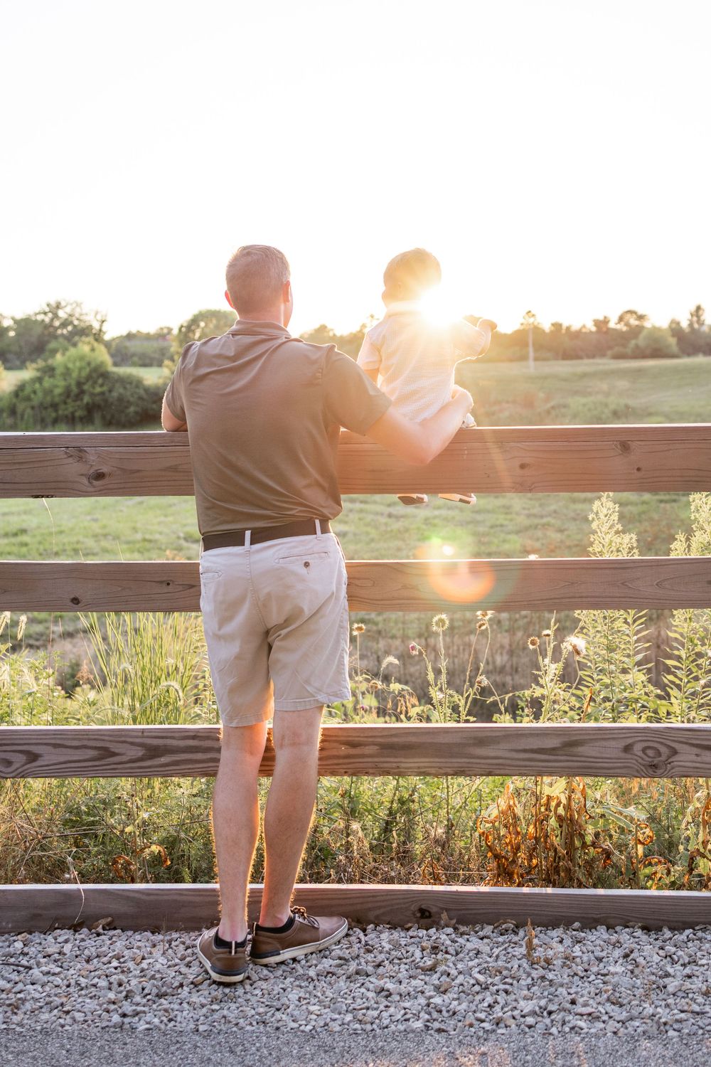 Springfield, IL Photographer captures a dad and son looking off into the country during a session in Central IL