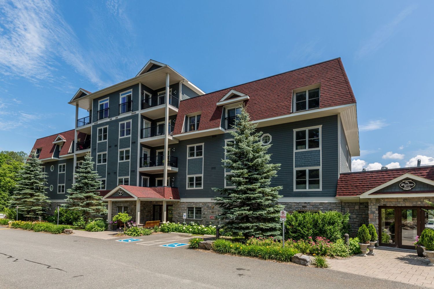 A photo of a condo in Gravenhurst Ontario for a real estate listing in Muskoka photographed by Sarah Tennant