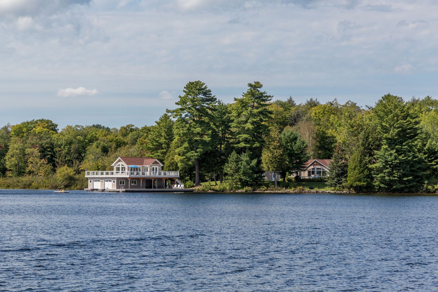 A photo of a cottage in Bracebridge Ontario for a real estate listing in Muskoka photographed by Sarah Tennant
