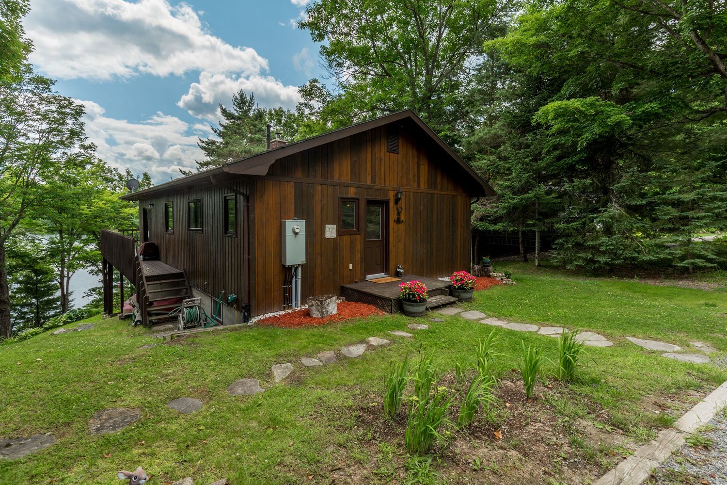 A photo of a cottage in Huntsville Ontario for a real estate listing in Muskoka photographed by Sarah Tennant