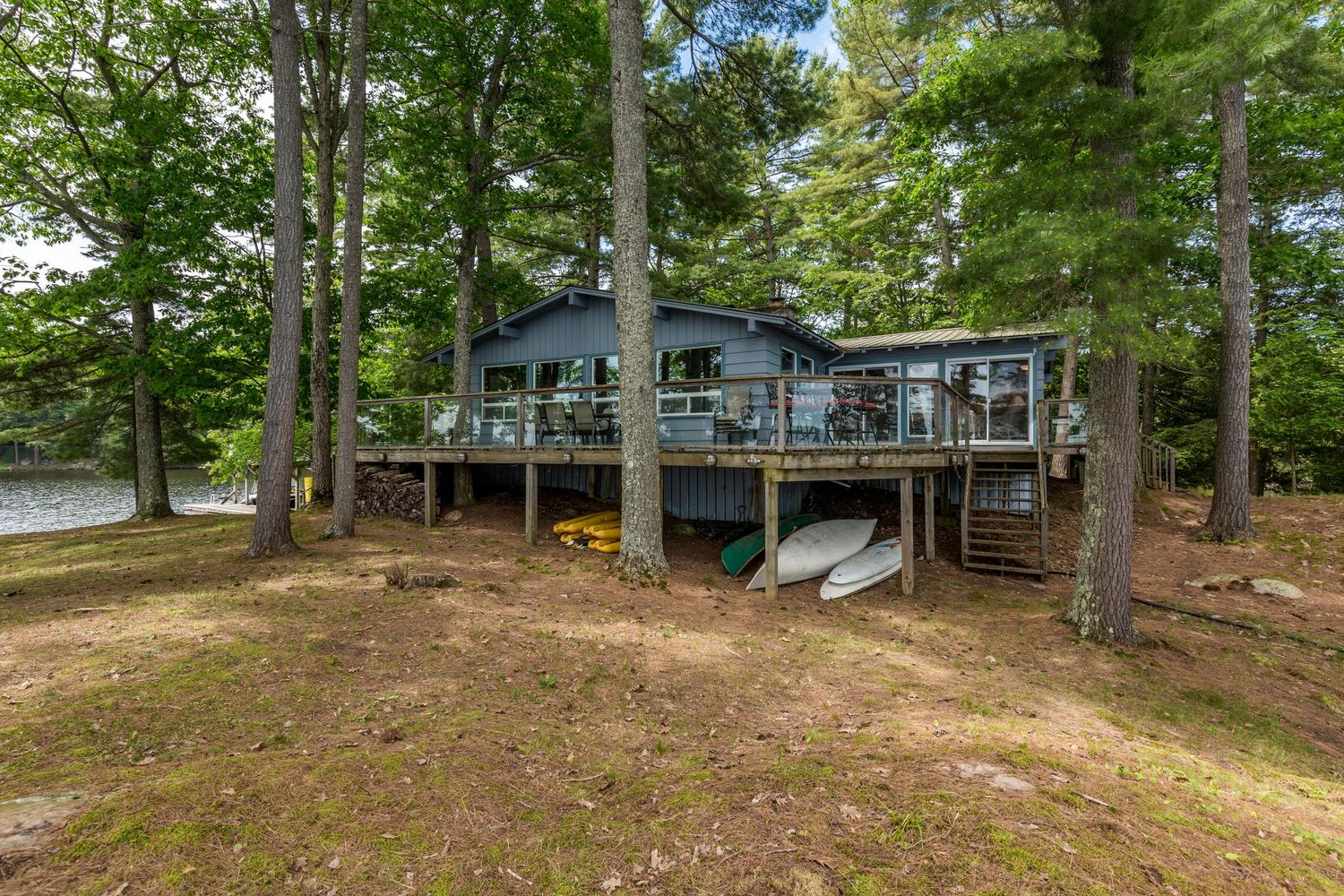 A photo of a cottage in Muskoka Lakes Ontario for a real estate listing in Muskoka photographed by Sarah Tennant