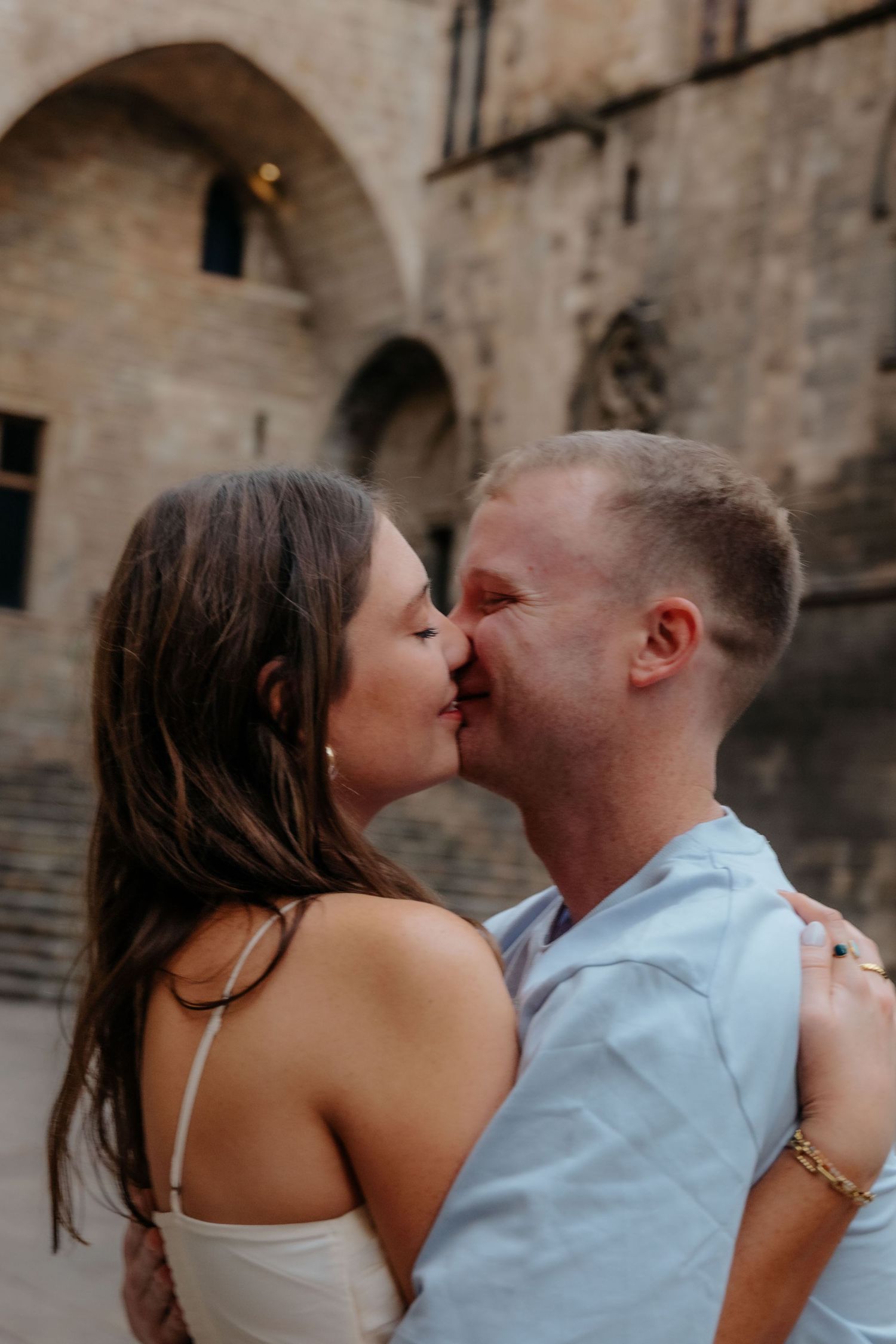 Relaxed couples photoshoot in Barcelona after proposal