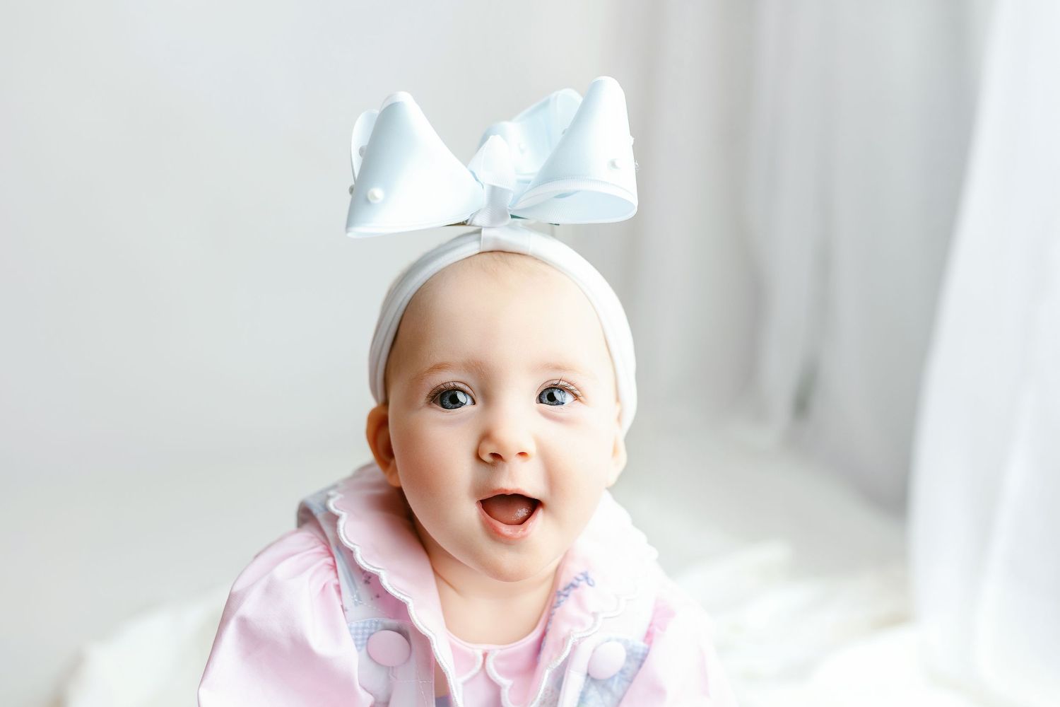 A big bow on little girl. Greenville, SC newborn photographer, Easley, SC newborn photographer, Upstate SC newborn photographer