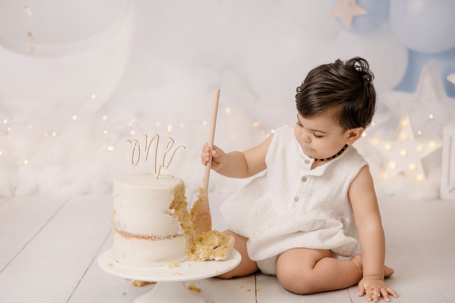 Miami cake smash photographer, cake smash photography near me, cake smash portraits Miami, first birthday photos Miami, cake smash session