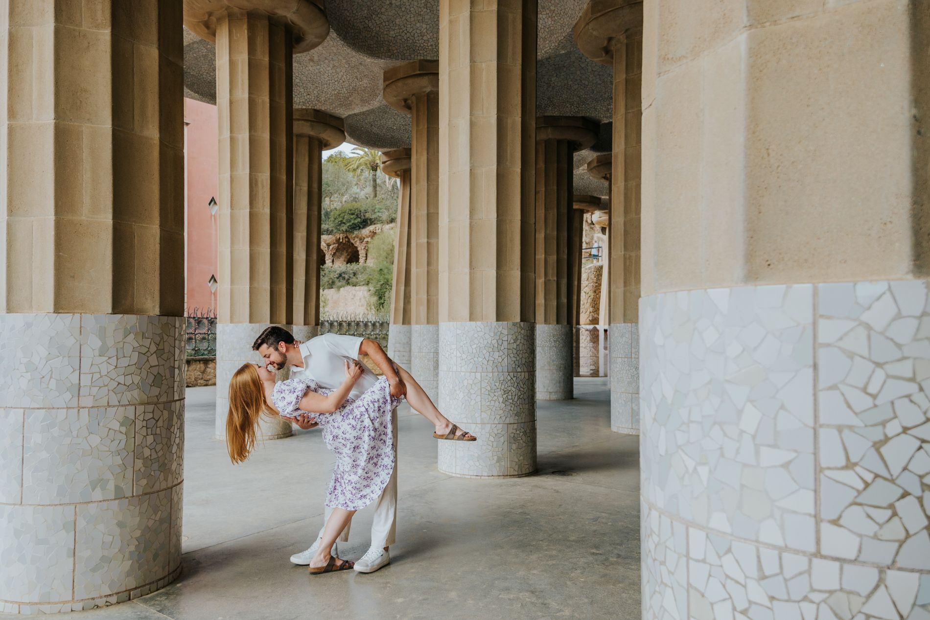 Gothic romance, serene gardens, and Gaudí’s art – anniversary photoshoot in Barcelona’s best spots.