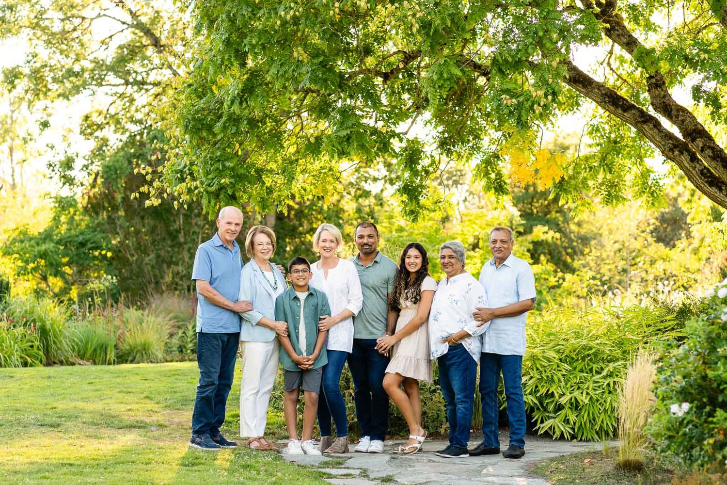 Extended family pose in Bellevue Botanical Garden.