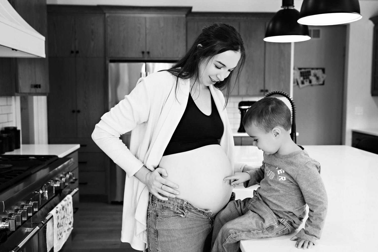 Kendall Kuss Photography, maternity in home photos in Lake Country Wisconsin. Family photos Hartland WI, Oconomowoc WI Watertown WI