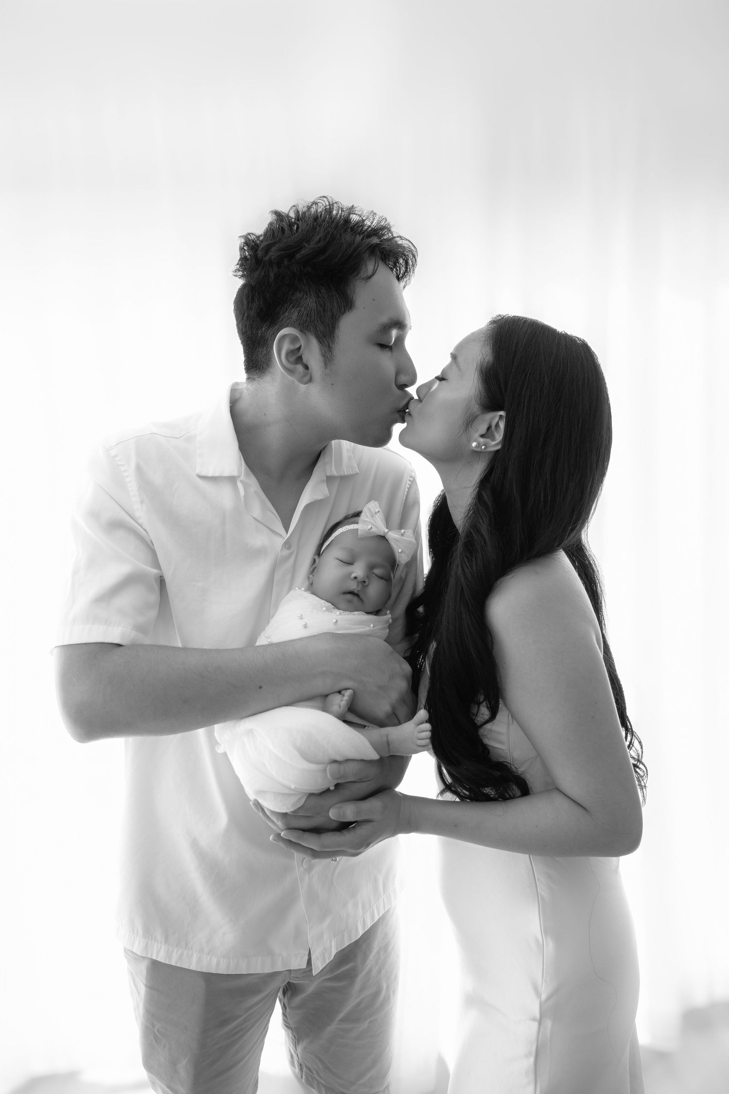 best Long Island newborn photographer, best Nassau county newborn photographer, Long Island lifestyle in home newborn sessions, family baby