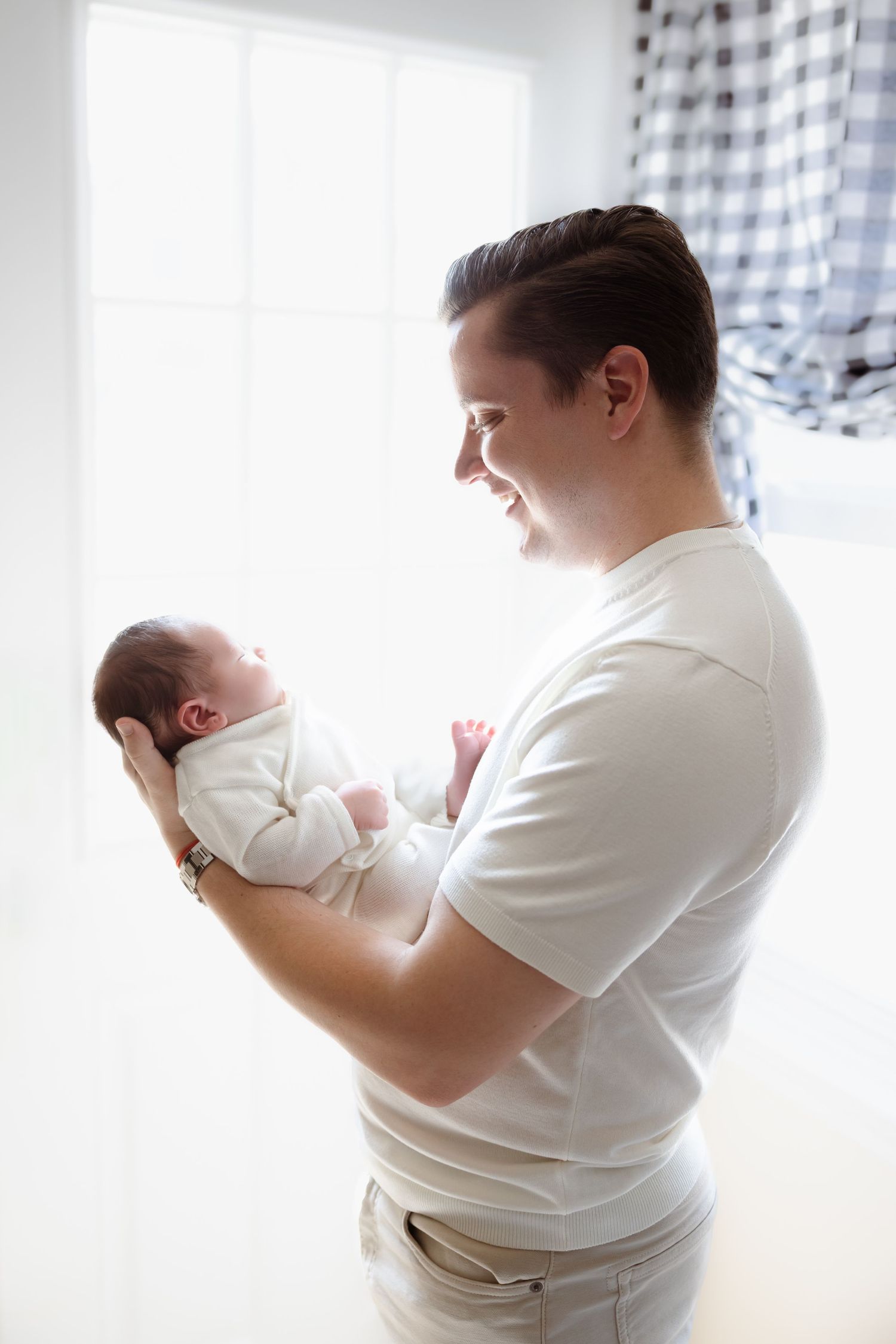 best Long Island newborn photographer, best Nassau county newborn photographer, Long Island lifestyle in home newborn sessions, family baby