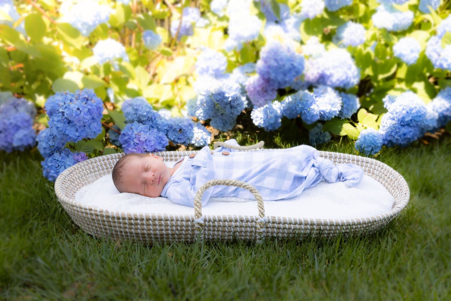 best Long Island newborn photographer, best Nassau county newborn photographer, Long Island lifestyle in home newborn sessions, family baby
