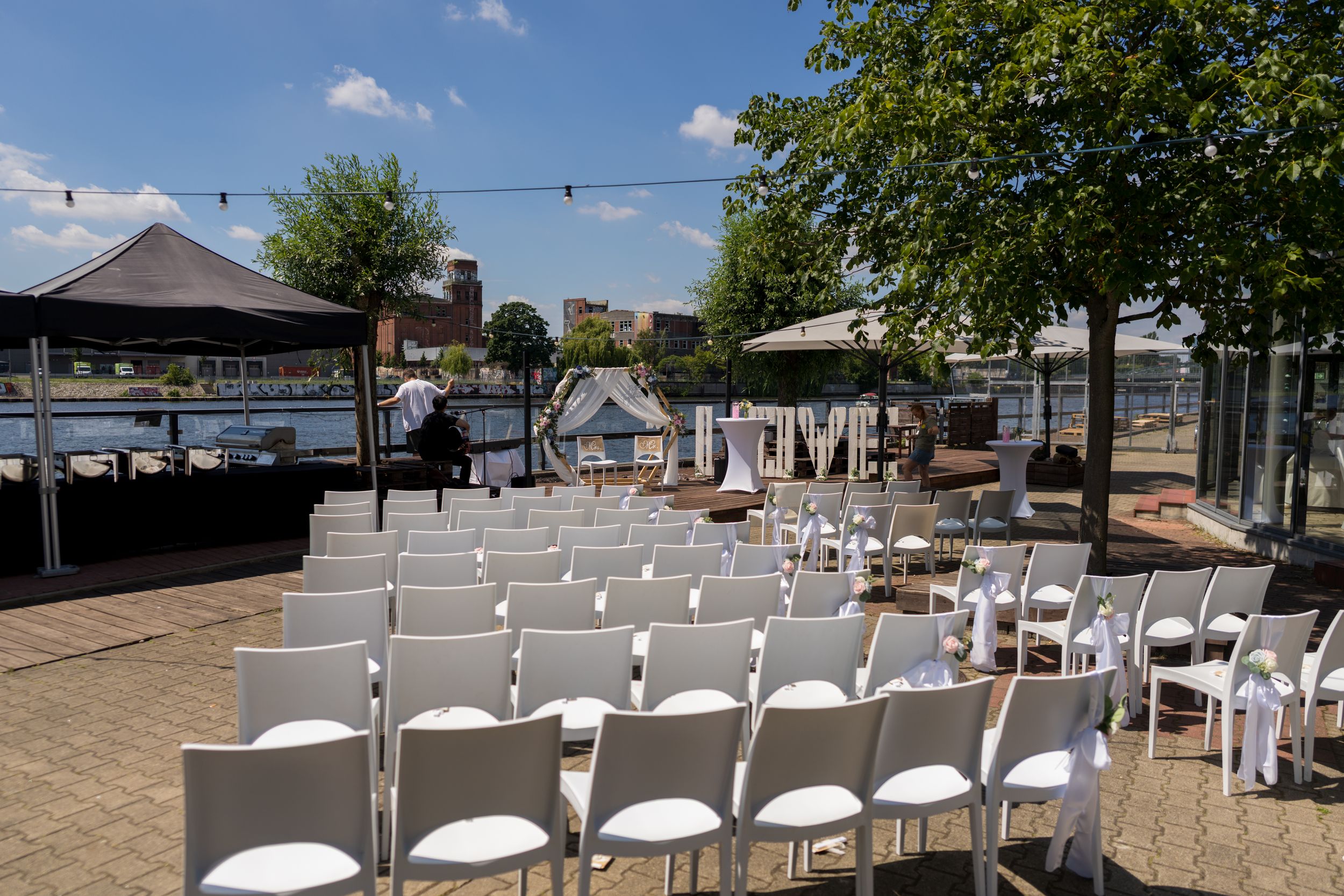 White Spreelounge Berlin Hochzeitslocation für Freie Trauung am Spree Berlin, Hochzeitsfotograf Berlin Köpenick